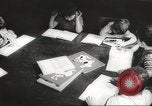 Immagine di Donne americane i lavoratori di guerra United States USA, 1942, secondo 19 filmato di repertorio 65675061759