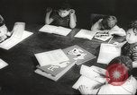 Immagine di Donne americane i lavoratori di guerra United States USA, 1942, secondo 21 filmato di repertorio 65675061759