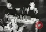 Immagine di Donne americane i lavoratori di guerra United States USA, 1942, secondo 23 filmato di repertorio 65675061759