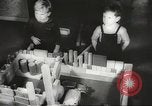 Immagine di Donne americane i lavoratori di guerra United States USA, 1942, secondo 25 filmato di repertorio 65675061759