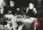 Immagine di Donne americane i lavoratori di guerra United States USA, 1942, secondo 26 filmato di repertorio 65675061759