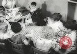 Immagine di Donne americane i lavoratori di guerra United States USA, 1942, secondo 29 filmato di repertorio 65675061759