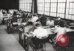 Immagine di Donne americane i lavoratori di guerra United States USA, 1942, secondo 34 filmato di repertorio 65675061759