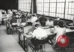Immagine di Donne americane i lavoratori di guerra United States USA, 1942, secondo 35 filmato di repertorio 65675061759