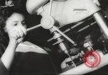 Immagine di Donne americane i lavoratori di guerra United States USA, 1942, secondo 39 filmato di repertorio 65675061759