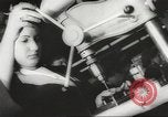 Immagine di Donne americane i lavoratori di guerra United States USA, 1942, secondo 40 filmato di repertorio 65675061759