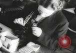 Immagine di Donne americane i lavoratori di guerra United States USA, 1942, secondo 44 filmato di repertorio 65675061759