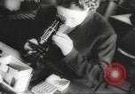 Immagine di Donne americane i lavoratori di guerra United States USA, 1942, secondo 45 filmato di repertorio 65675061759