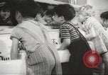 Immagine di Donne americane i lavoratori di guerra United States USA, 1942, secondo 50 filmato di repertorio 65675061759