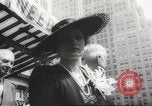 Immagine di Massiccia parata militare a New York durante la guerra mondiale 2 New York City USA, 1942, secondo 40 filmato di repertorio 65675061763