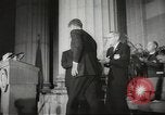 Standbild Präsident John F Kennedy Auszeichnungen behinderte Menschen Massachusetts United States USA, 1963, aus Sekunde 11 historischem Filmmaterial Videoclip 65675061766