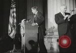 Standbild Präsident John F Kennedy Auszeichnungen behinderte Menschen Massachusetts United States USA, 1963, aus Sekunde 13 historischem Filmmaterial Videoclip 65675061766