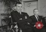 Standbild Präsident John F Kennedy Auszeichnungen behinderte Menschen Massachusetts United States USA, 1963, aus Sekunde 16 historischem Filmmaterial Videoclip 65675061766