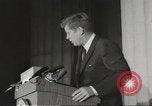 Standbild Präsident John F Kennedy Auszeichnungen behinderte Menschen Massachusetts United States USA, 1963, aus Sekunde 18 historischem Filmmaterial Videoclip 65675061766