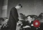 Standbild Präsident John F Kennedy Auszeichnungen behinderte Menschen Massachusetts United States USA, 1963, aus Sekunde 25 historischem Filmmaterial Videoclip 65675061766