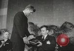 Standbild Präsident John F Kennedy Auszeichnungen behinderte Menschen Massachusetts United States USA, 1963, aus Sekunde 27 historischem Filmmaterial Videoclip 65675061766