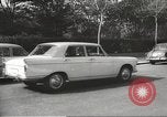 Standbild Parkplatz Probleme Madrid Spanien, 1966, aus Sekunde 10 historischem Filmmaterial Videoclip 65675061784