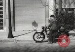 Standbild Parkplatz Probleme Madrid Spanien, 1966, aus Sekunde 49 historischem Filmmaterial Videoclip 65675061784