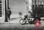 Standbild Parkplatz Probleme Madrid Spanien, 1966, aus Sekunde 54 historischem Filmmaterial Videoclip 65675061784
