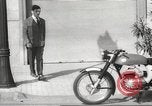 Standbild Parkplatz Probleme Madrid Spanien, 1966, aus Sekunde 56 historischem Filmmaterial Videoclip 65675061784