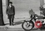 Standbild Parkplatz Probleme Madrid Spanien, 1966, aus Sekunde 57 historischem Filmmaterial Videoclip 65675061784