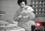 Standbild Baby Gorilla in Dallas Zoo Dallas Texas USA, 1966, aus Sekunde 48 historischem Filmmaterial Videoclip 65675061785