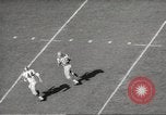 Standbild 1966 Pro Bowl Football Game Los Angeles California USA, 1966, aus Sekunde 15 historischem Filmmaterial Videoclip 65675061786