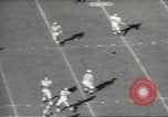 Standbild 1966 Pro Bowl Football Game Los Angeles California USA, 1966, aus Sekunde 33 historischem Filmmaterial Videoclip 65675061786