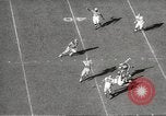 Standbild 1966 Pro Bowl Football Game Los Angeles California USA, 1966, aus Sekunde 35 historischem Filmmaterial Videoclip 65675061786