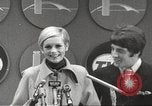 Standbild Twiggy Lawson New York United States USA, 1967, aus Sekunde 36 historischem Filmmaterial Videoclip 65675061799