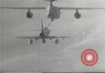 Standbild Mitte Luft tanken Vietnam, 1967, aus Sekunde 29 historischem Filmmaterial Videoclip 65675061805