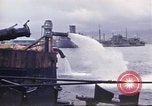 Immagine di Pompaggio di acqua Pearl Harbor Hawaii USA, 1942, secondo 17 filmato di repertorio 65675061813