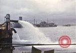 Immagine di Pompaggio di acqua Pearl Harbor Hawaii USA, 1942, secondo 34 filmato di repertorio 65675061813