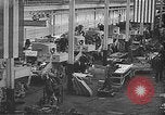 Standbild uns Munitionsfabrik Zweiten Weltkrieg United States USA, 1942, aus Sekunde 19 historischem Filmmaterial Videoclip 65675061833