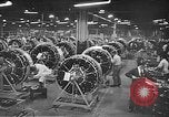 Standbild uns Munitionsfabrik Zweiten Weltkrieg United States USA, 1942, aus Sekunde 51 historischem Filmmaterial Videoclip 65675061833