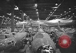 Standbild uns Munitionsfabrik Zweiten Weltkrieg United States USA, 1942, aus Sekunde 52 historischem Filmmaterial Videoclip 65675061833