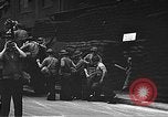 Immagine di Stati Uniti Marines guardia Naval Air Station Pearl Harbor Hawaii USA, 1941, secondo 16 filmato di repertorio 65675061834