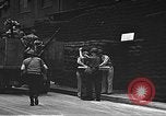 Immagine di Stati Uniti Marines guardia Naval Air Station Pearl Harbor Hawaii USA, 1941, secondo 24 filmato di repertorio 65675061834
