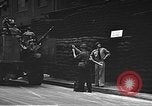 Immagine di Stati Uniti Marines guardia Naval Air Station Pearl Harbor Hawaii USA, 1941, secondo 33 filmato di repertorio 65675061834