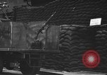 Immagine di Stati Uniti Marines guardia Naval Air Station Pearl Harbor Hawaii USA, 1941, secondo 40 filmato di repertorio 65675061834