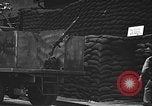 Immagine di Stati Uniti Marines guardia Naval Air Station Pearl Harbor Hawaii USA, 1941, secondo 42 filmato di repertorio 65675061834