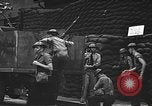 Immagine di Stati Uniti Marines guardia Naval Air Station Pearl Harbor Hawaii USA, 1941, secondo 46 filmato di repertorio 65675061834
