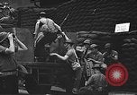 Immagine di Stati Uniti Marines guardia Naval Air Station Pearl Harbor Hawaii USA, 1941, secondo 49 filmato di repertorio 65675061834
