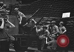 Immagine di Stati Uniti Marines guardia Naval Air Station Pearl Harbor Hawaii USA, 1941, secondo 53 filmato di repertorio 65675061834