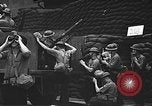 Immagine di Stati Uniti Marines guardia Naval Air Station Pearl Harbor Hawaii USA, 1941, secondo 57 filmato di repertorio 65675061834