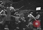 Immagine di Stati Uniti Marines guardia Naval Air Station Pearl Harbor Hawaii USA, 1941, secondo 61 filmato di repertorio 65675061834
