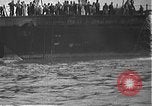 Standbild USS California (BB-44) Verschoben auf drydock Pearl Harbor Hawaii USA, 1942, aus Sekunde 6 historischem Filmmaterial Videoclip 65675061839