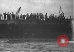 Standbild USS California (BB-44) Verschoben auf drydock Pearl Harbor Hawaii USA, 1942, aus Sekunde 9 historischem Filmmaterial Videoclip 65675061839