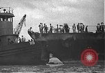 Standbild USS California (BB-44) Verschoben auf drydock Pearl Harbor Hawaii USA, 1942, aus Sekunde 22 historischem Filmmaterial Videoclip 65675061839