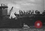 Standbild USS California (BB-44) Verschoben auf drydock Pearl Harbor Hawaii USA, 1942, aus Sekunde 24 historischem Filmmaterial Videoclip 65675061839